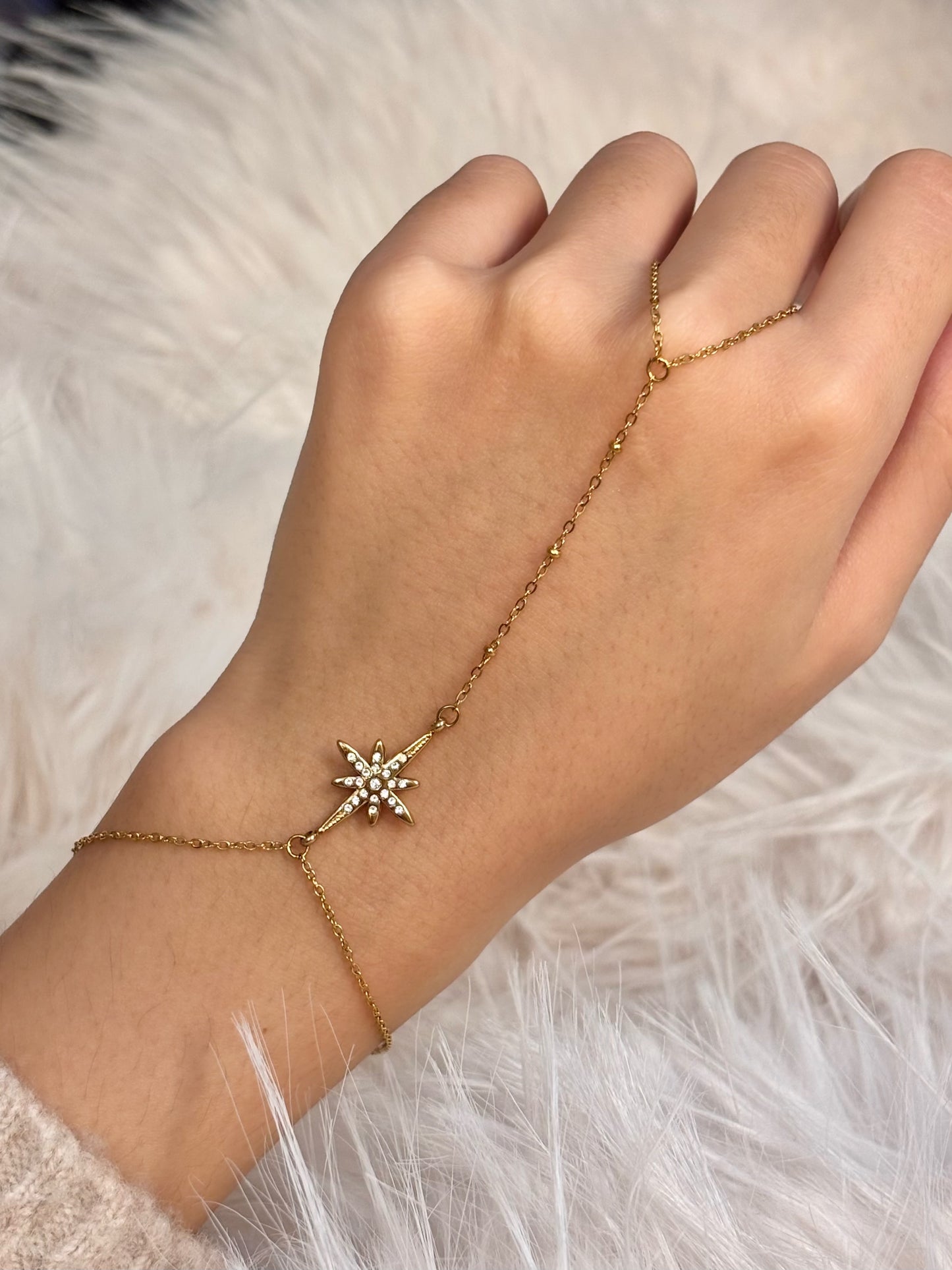 Chaîne de main Dina