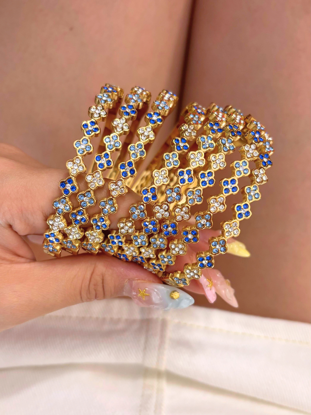 Les bracelets et chaines de main